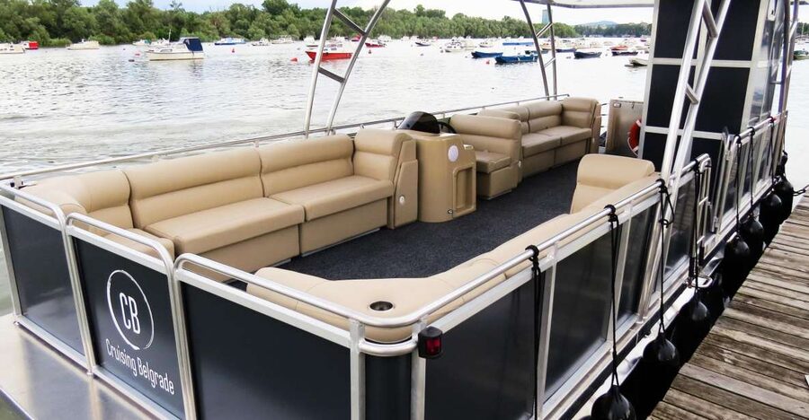 Belgrade: Sightseeing Boat Cruise with Drinks - Jugoslavija and the changing riverfront
