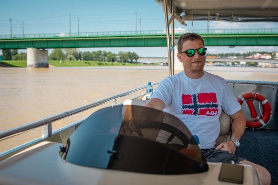 Belgrade: Sightseeing Boat Cruise with Drinks - Under Branko’s Bridge and across the city