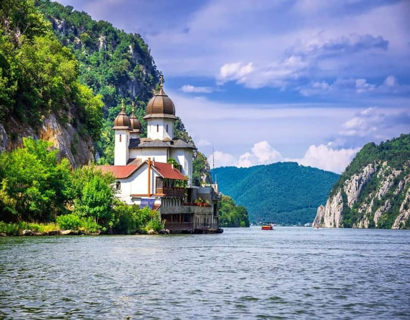 BelgraIde: Iron Gate Park, Speedboat Ride, and 2 Viewpoints - Lunch in Miročka dolina