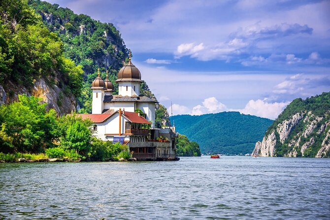 Iron Gate NP Tour with 1-hour speedboat ride + 2 viewpoints - Leaving Belgrade early in a small group